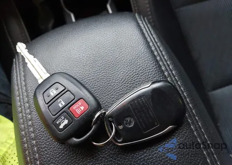 2016 Toyota Corolla S Plus z USA, uszkodzony, nr VIN 2T1BURHE2GC632483